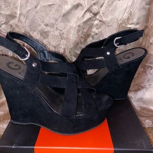 All black, platform wedge